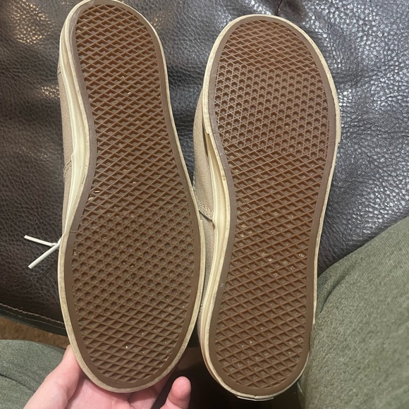 Vans - Picture 5 of 7